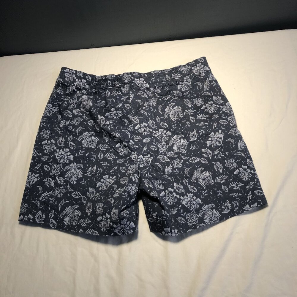 Jachs Girlfriend Bluish Gray Shorts with light blue flowers & leaves, Size Large